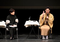 左から桜井洋子、柳亭小痴楽。(c)山田雅子