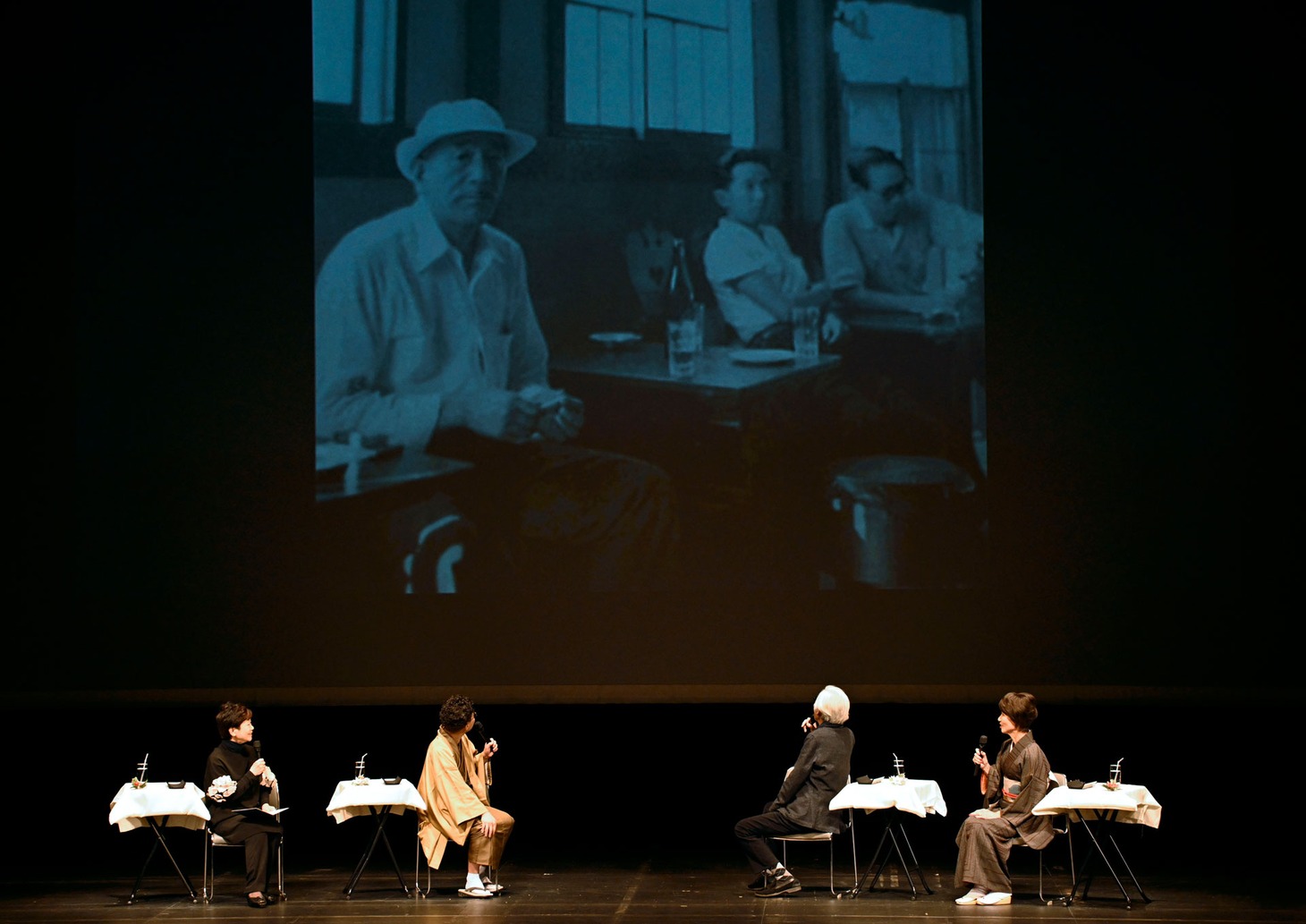 特別番組「小津安二郎監督 生誕120年記念特別企画 ～朗かに歩め～」より、座談会の様子。(c)山田雅子