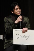 「愛しているものは？」という質問に「Disney」と答える