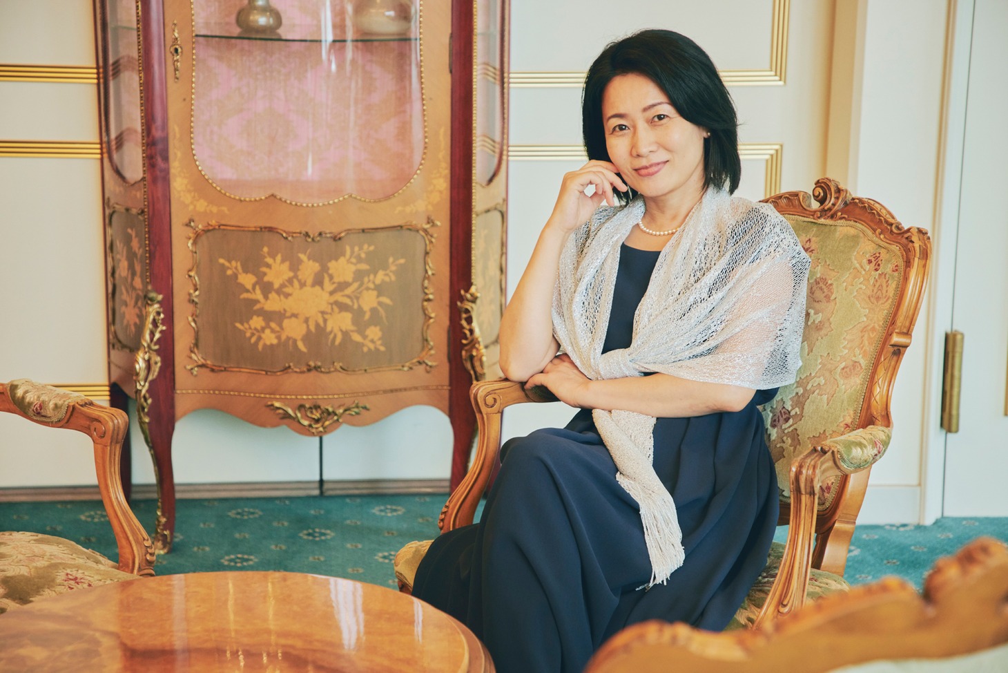 石本径代演じる和美。