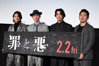 「罪と悪」完成披露舞台挨拶の様子。