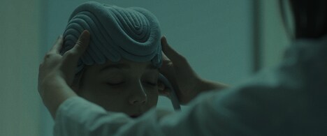 「COME TRUE/カム・トゥルー 戦慄の催眠実験」場面写真