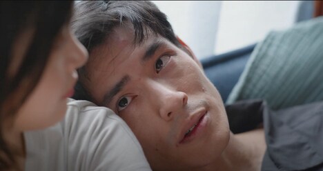 「このハンバーガー、ピクルス忘れてる。」場面写真