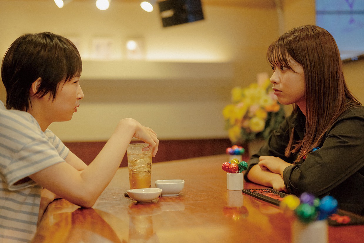 「このハンバーガー、ピクルス忘れてる。」場面写真