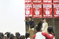 山崎賢人と山田杏奈の入場シーン。