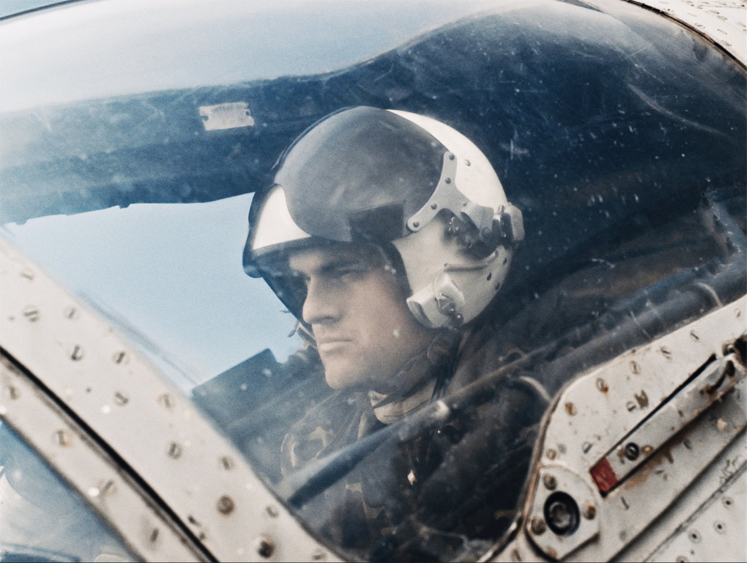 「オン・ザ・フロント・ライン 極限戦線」場面写真