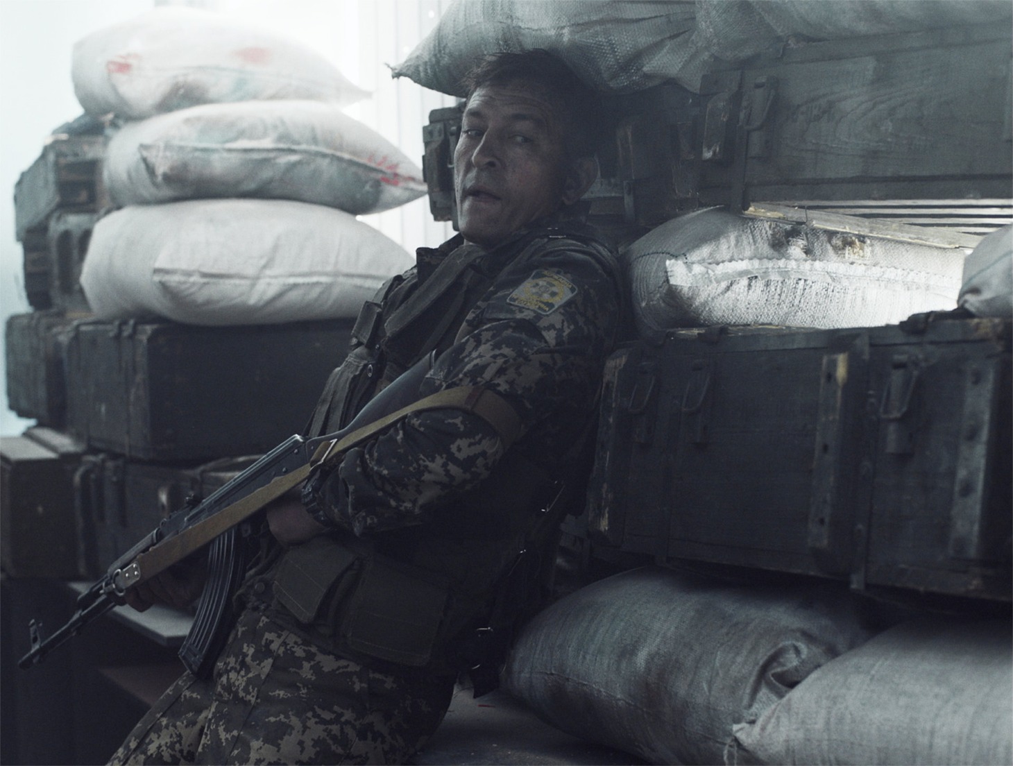 「オン・ザ・フロント・ライン 極限戦線」場面写真