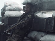 「オン・ザ・フロント・ライン 極限戦線」場面写真