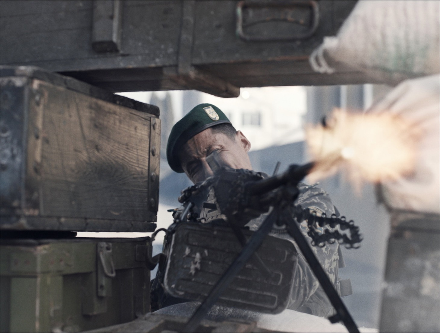 「オン・ザ・フロント・ライン 極限戦線」場面写真