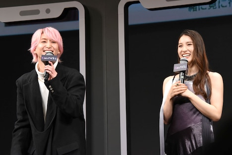 対照的なエピソードが飛び出した佐久間大介（左）と土屋太鳳（右）。