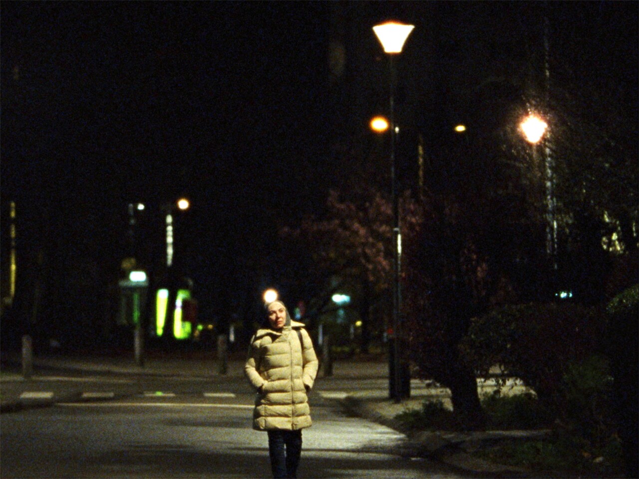 終電を逃した清掃員の帰路を描く「ゴースト・トロピック」予告、撮影は16mmカメラ