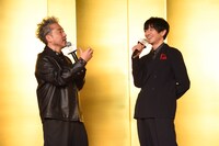 左からムロツヨシ、永山瑛太。