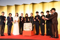 映画「身代わり忠臣蔵」完成披露舞台挨拶の様子。