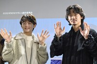 映画「カラオケ行こ！」公開記念イベントに参加した綾野剛（右）、齋藤潤（左）。