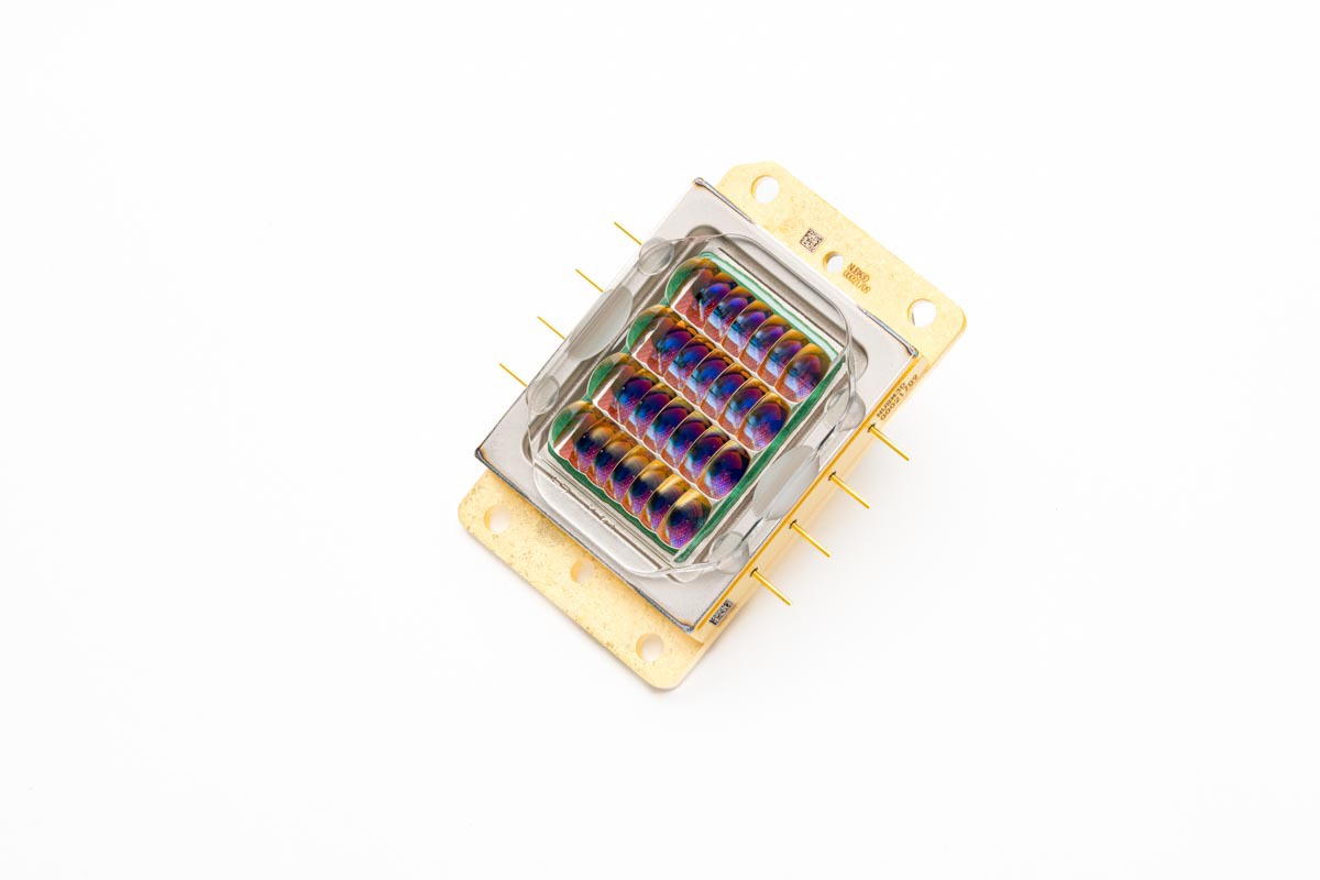 レーザープロジェクションシステムに搭載されているLD（半導体レーザー、レーザーダイオード）モジュール。（画像提供：日亜化学工業）