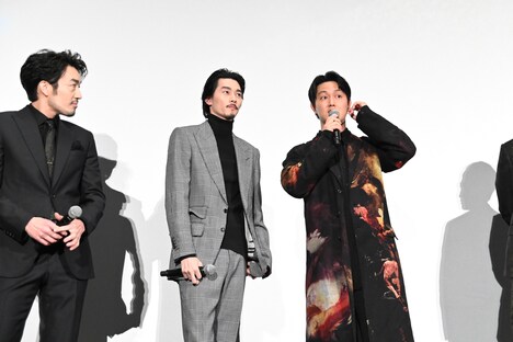 左から大谷亮平、柳俊太郎、工藤阿須加。