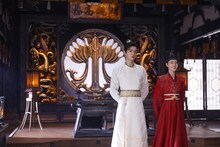 中国ドラマ「安楽伝」より、左からゴン・ジュン（龔俊）演じる韓燁、ディリラバ（迪麗熱巴）演じる任安楽。