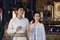 中国ドラマ「安楽伝」より、左からゴン・ジュン（龔俊）演じる韓燁、ディリラバ（迪麗熱巴）演じる任安楽。