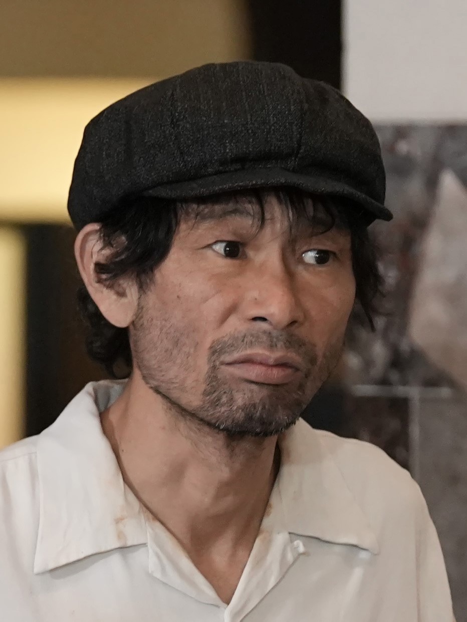 小田島大役の水澤紳吾。