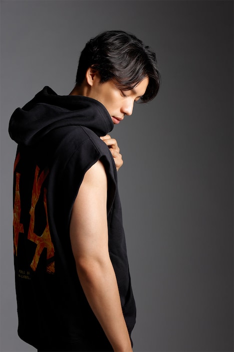 福士蒼汰のトレーニング本「FUKUトレ」より。(撮影/徳永 徹 衣装協力/ルルレモン)