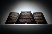 「有田焼 オープニングクロール皿」  (c)＆(TM) Lucasfilm Ltd.