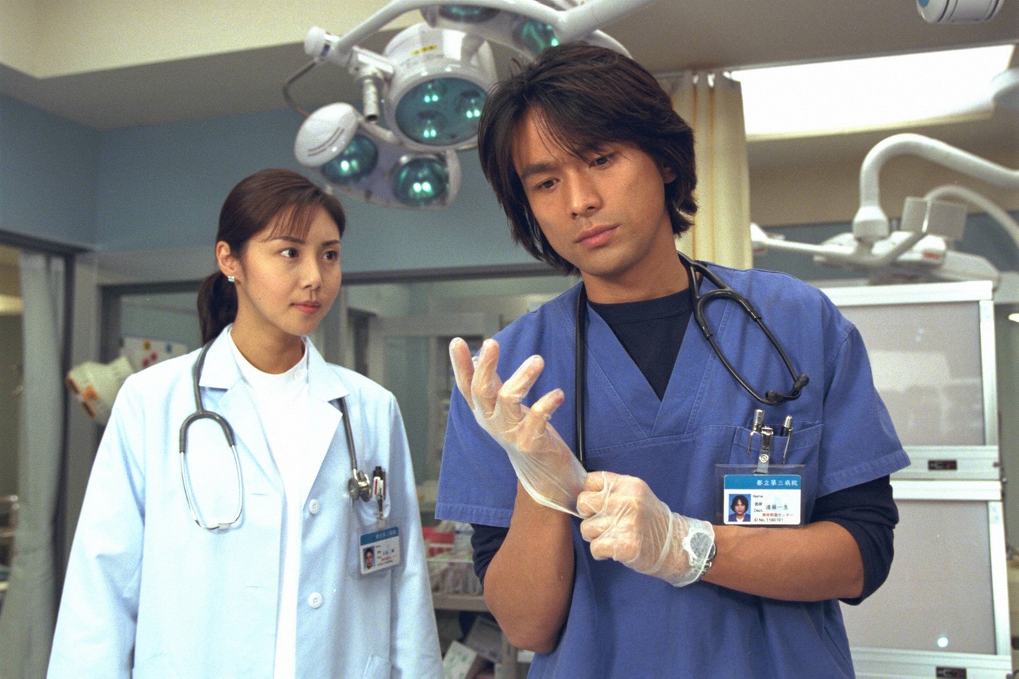 「救命病棟24時」より、松嶋菜々子演じる小島楓（左）と江口洋介演じる進藤一生（右）。