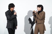左から綾野剛、齋藤潤。
