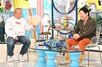 左から笑福亭鶴瓶、阿部サダヲ。