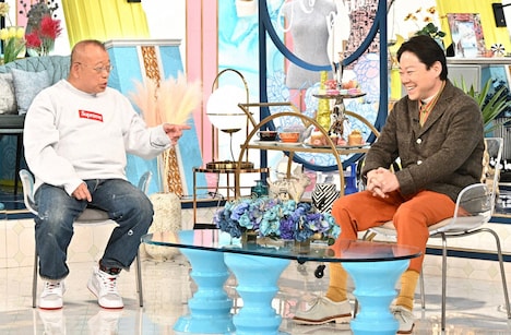 左から笑福亭鶴瓶、阿部サダヲ。