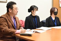 左から東海林毅、今駒ちひろ、睡蓮みどり。