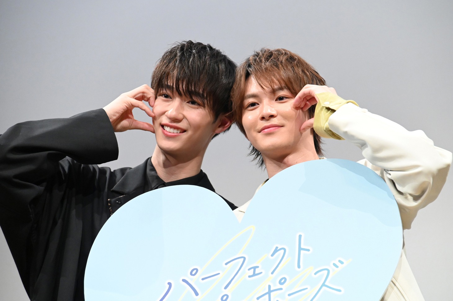 「パーフェクトプロポーズ」完成披露試写会の様子。左から野村康太、金子隼也。
