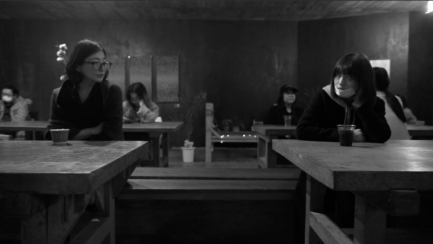 「愛の茶番」場面写真