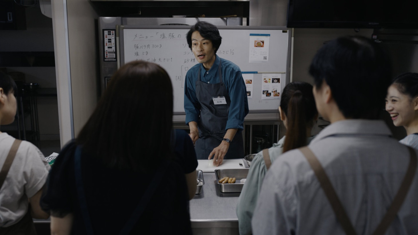 「Chime」より、料理教室のシーン。