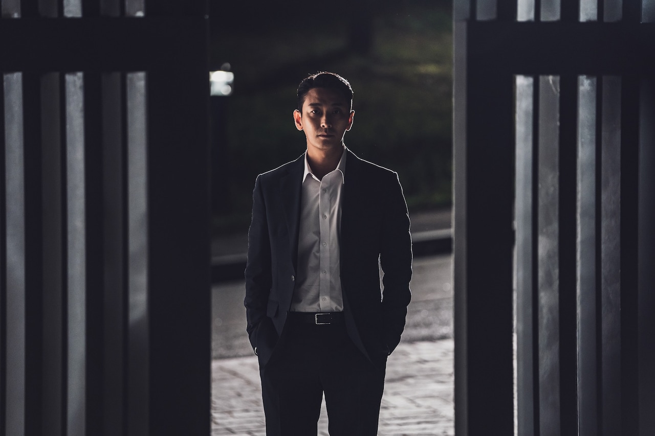 韓国映画「ジェントルマン」キャラ紹介映像が解禁、パク・ソンウンは品位ある悪役に