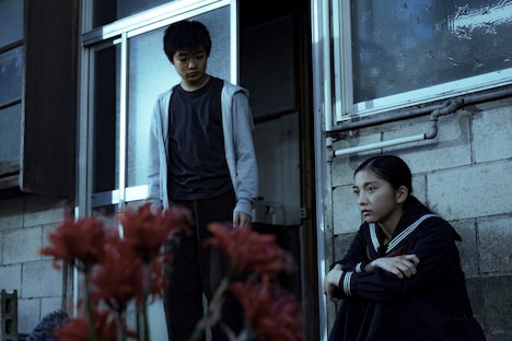 「勝手口の少女」場面写真