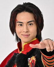 ギラ / クワガタオージャー役の酒井大成。