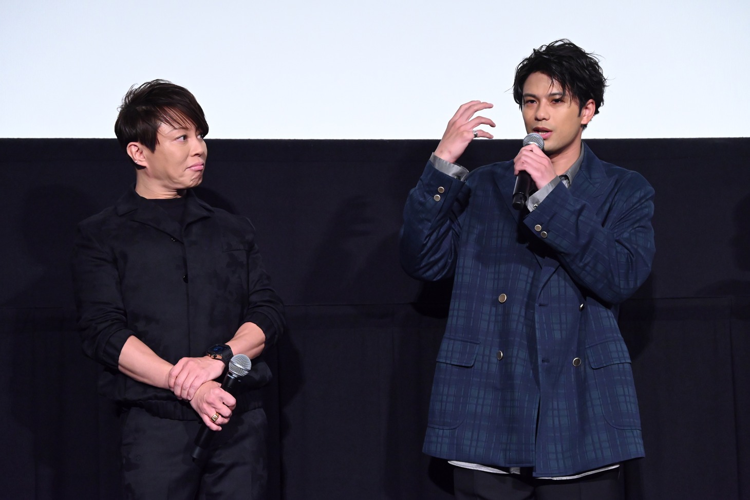 左から西川貴教、森崎ウィン。