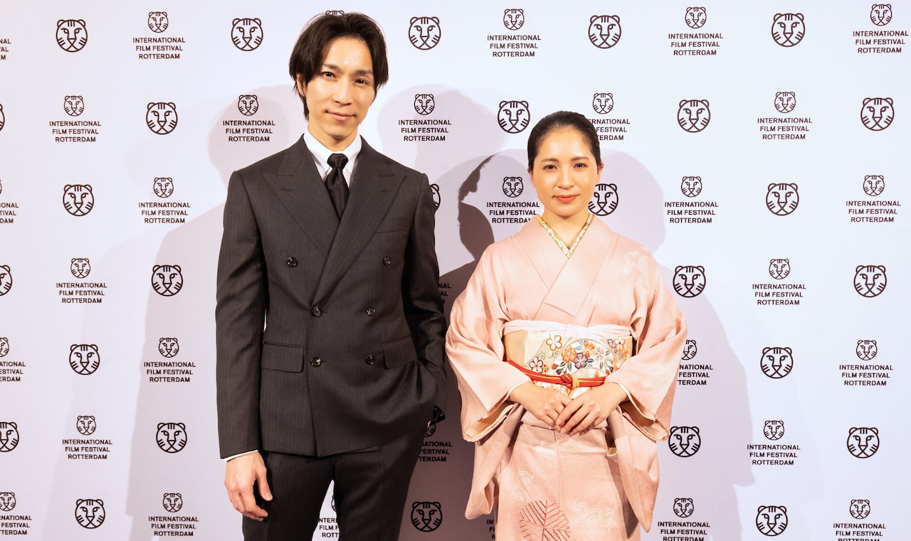 第53回ロッテルダム国際映画祭に出席した田中稔彦（左）と鈴木タカラ（右）。
