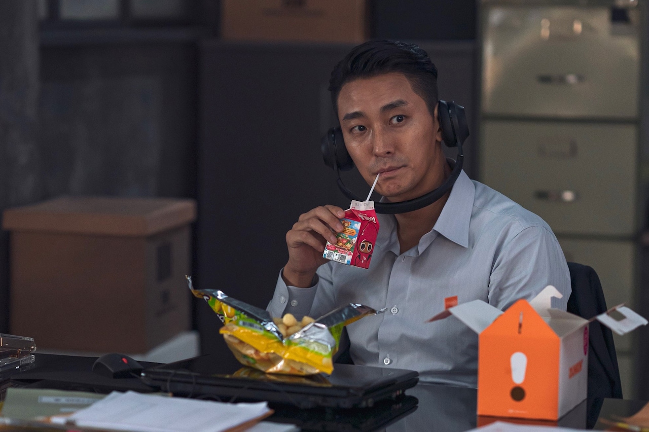 チュ・ジフン、高級スーツで“ジェントルマン”に変身！主演作の一部公開