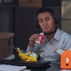 チュ・ジフン、高級スーツで“ジェントルマン”に変身!主演作の一部公開