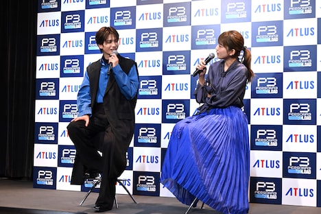 左から志尊淳、川口春奈。