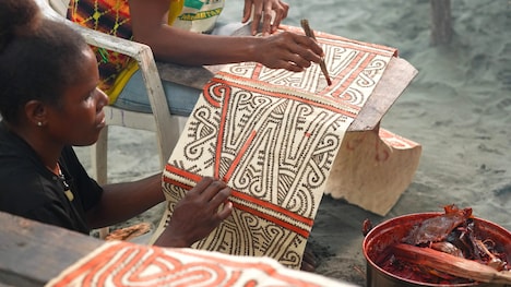 「倭文（しづり） 旅するカジの木」場面写真