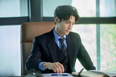 中国ドラマ「ライト・チェイサー ～必ずキミを救い出す～」より、レオ・ロー（羅雲熙）演じるルオ・ベン。