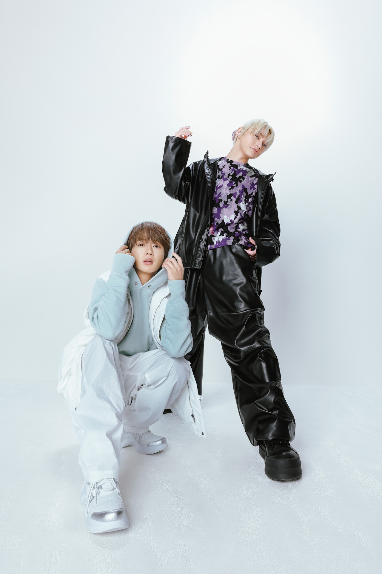 左からNissy、SKY-HI。