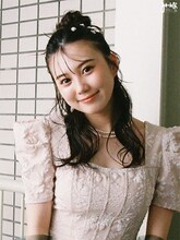 レイ役の三原羽衣。