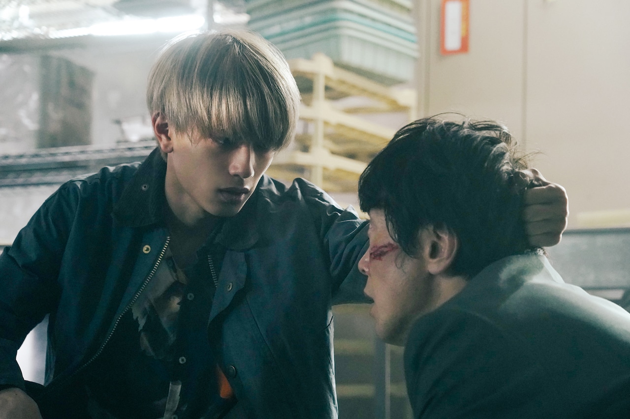 佐々木蔵之介が土下座謝罪、高橋恭平は頭をつかみ…「映画 マイホームヒーロー」新写真