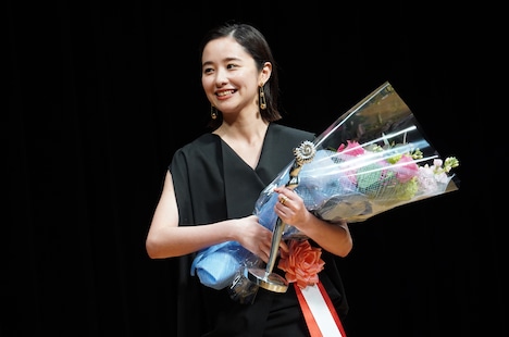 「バカ塗りの娘」で第45回ヨコハマ映画祭の最優秀新人賞を受賞した堀田真由。