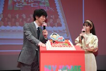 佐々木蔵之介（左）と齋藤飛鳥（右）。