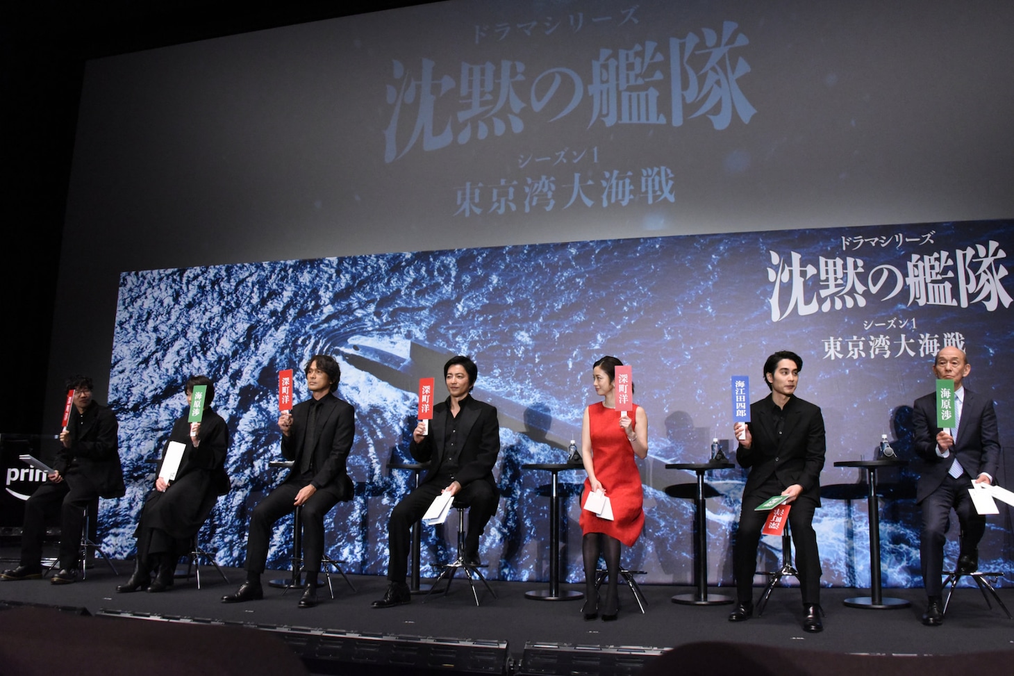 左から前原滉、夏川結衣、江口洋介、大沢たかお、上戸彩、中村蒼、笹野高史。