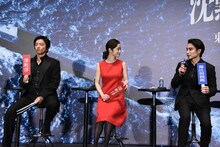 左から大沢たかお、上戸彩、中村蒼。